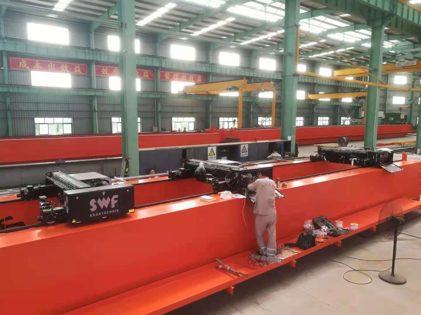 2.2、雙梁起重機（多吊點同步聯(lián)動）.jpg