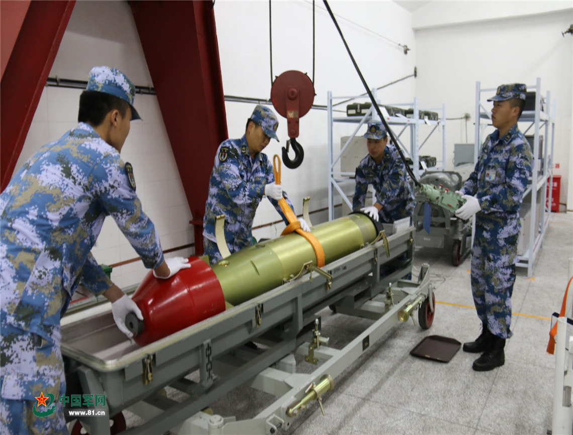 5.1、防爆門式起重機.jpg