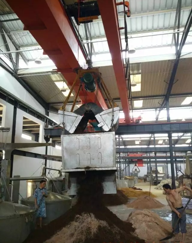 2、第二代：抓斗料斗兩用起重機(jī)（原圖）.jpg