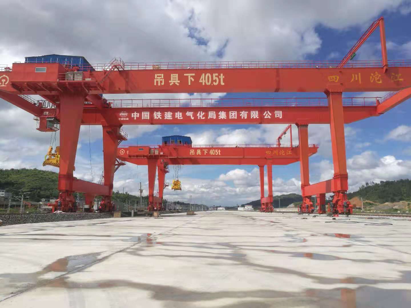 2、集裝箱門式起重機.jpg