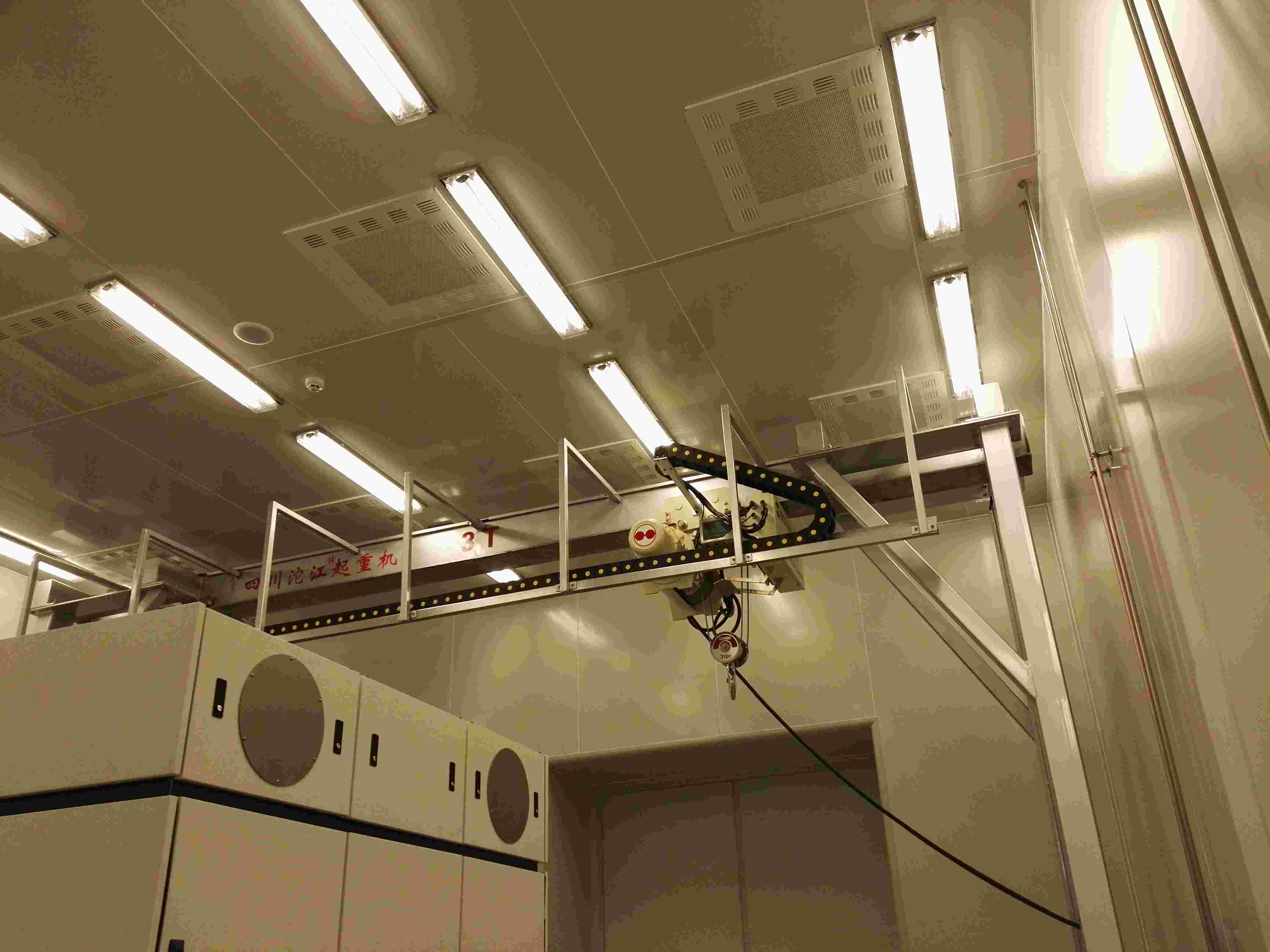 14、光電所：潔凈無塵起重機(jī).jpg